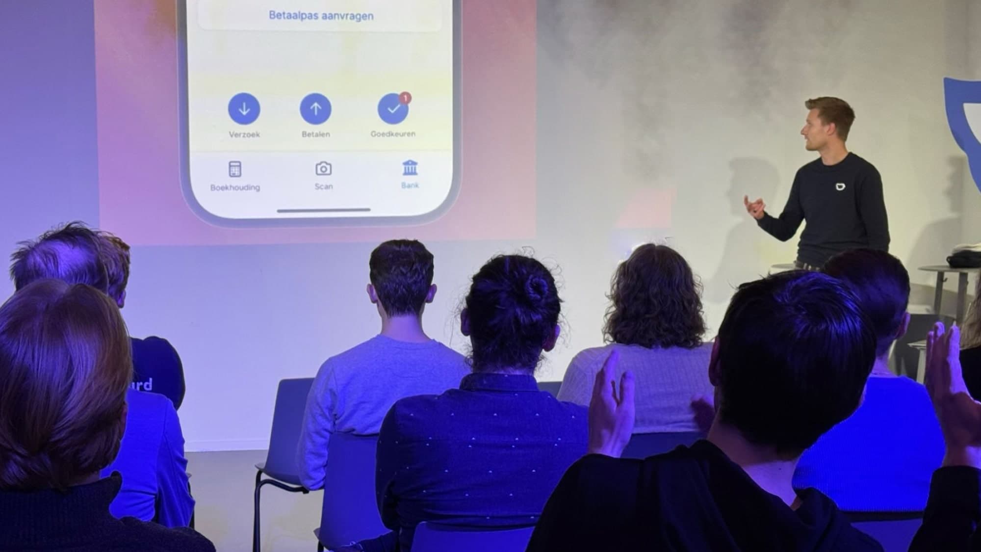 Picture of Tim Roeleveld presenting